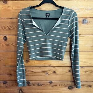 BDG Ribbed Cropped Long Sleeve V Neck Medium